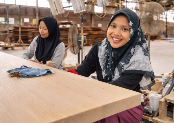 2 indonesian workers